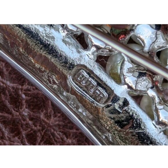 Vintage Butler Signed Silver Tone Faux Pearl Rhinestone Brooch - Picture 10 of 11